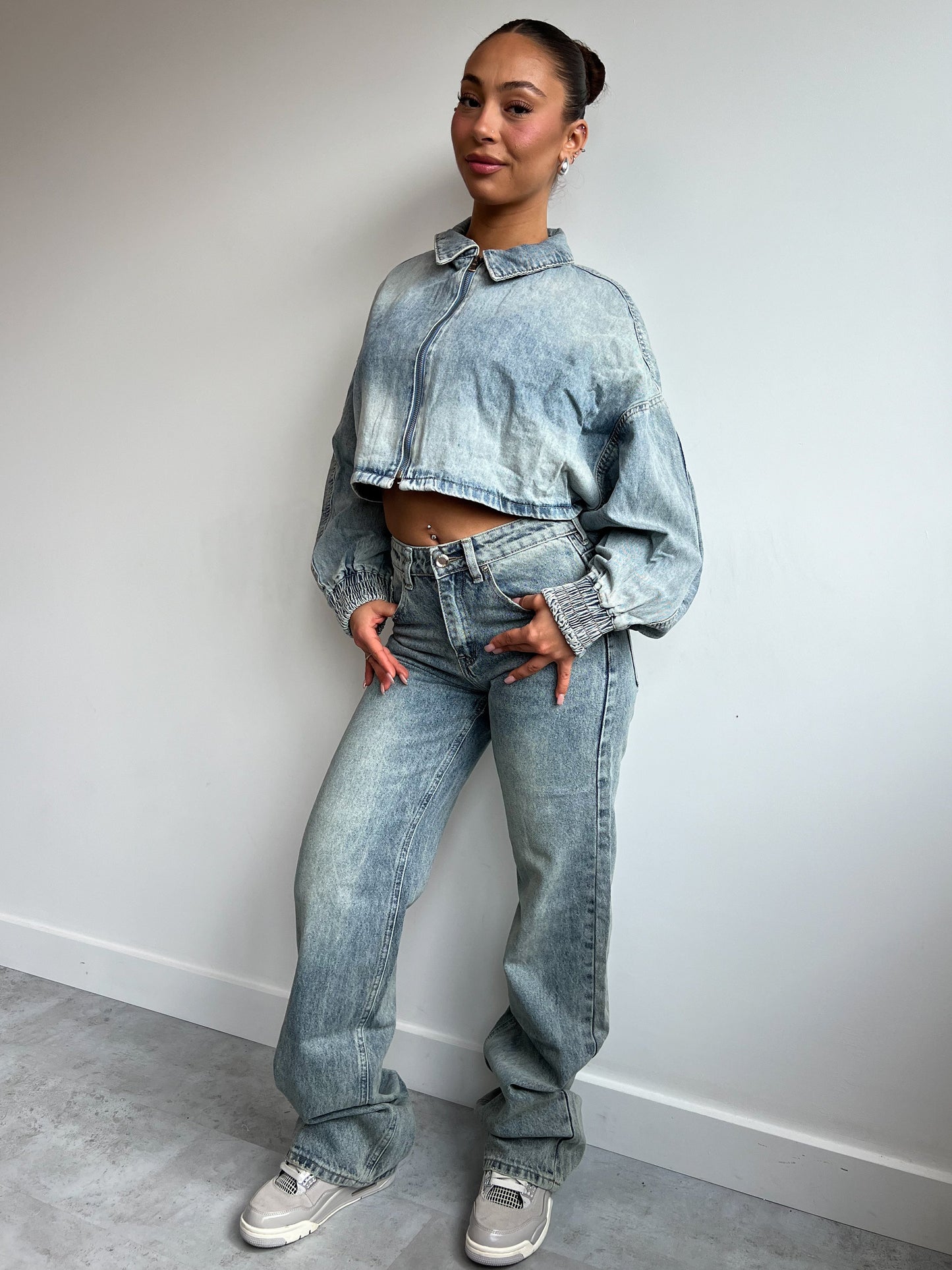 1004 MEDIUM WAIST VINTAGE JEANS