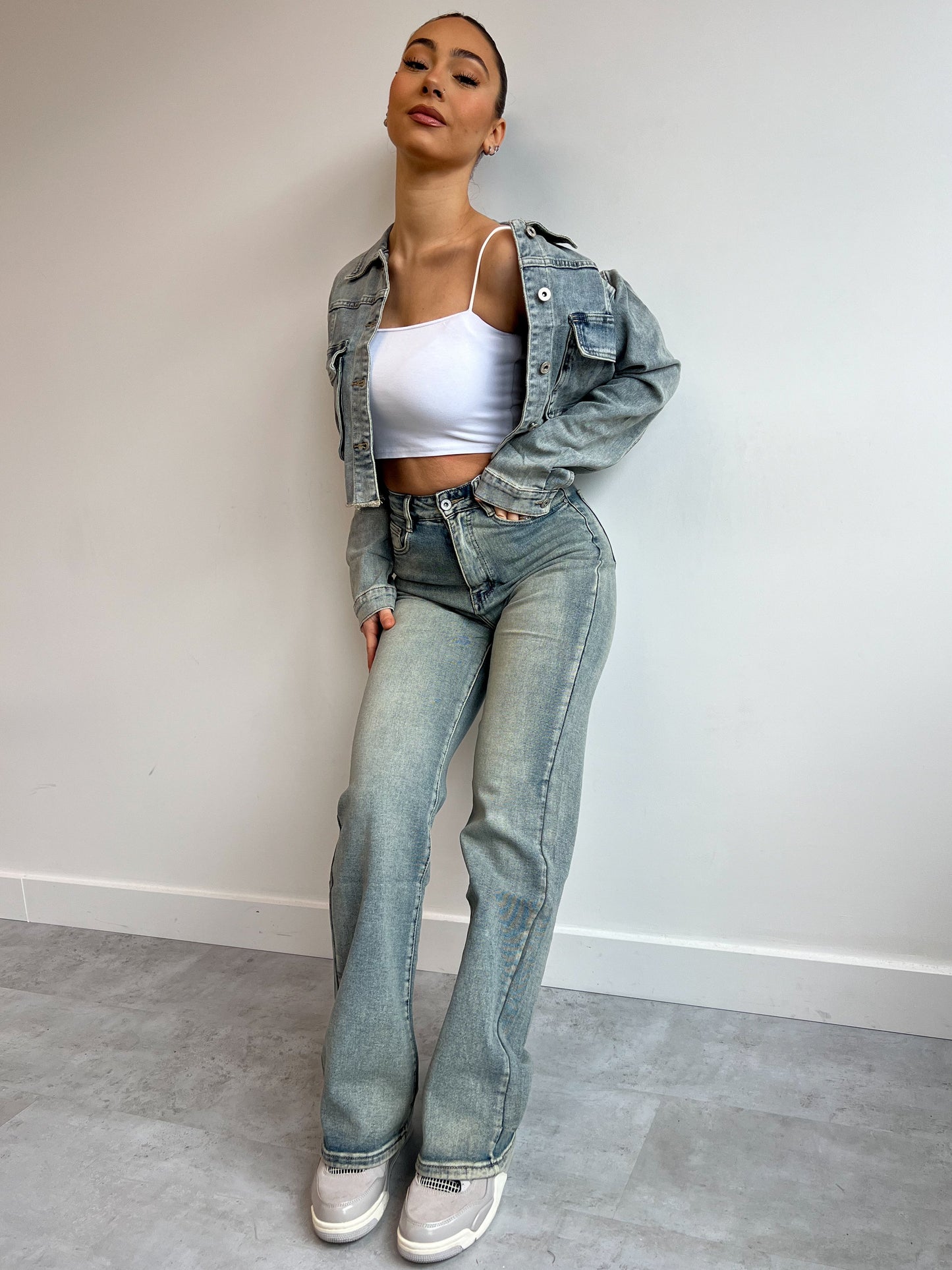 STRETCHY VINTAGE WASH JEANS