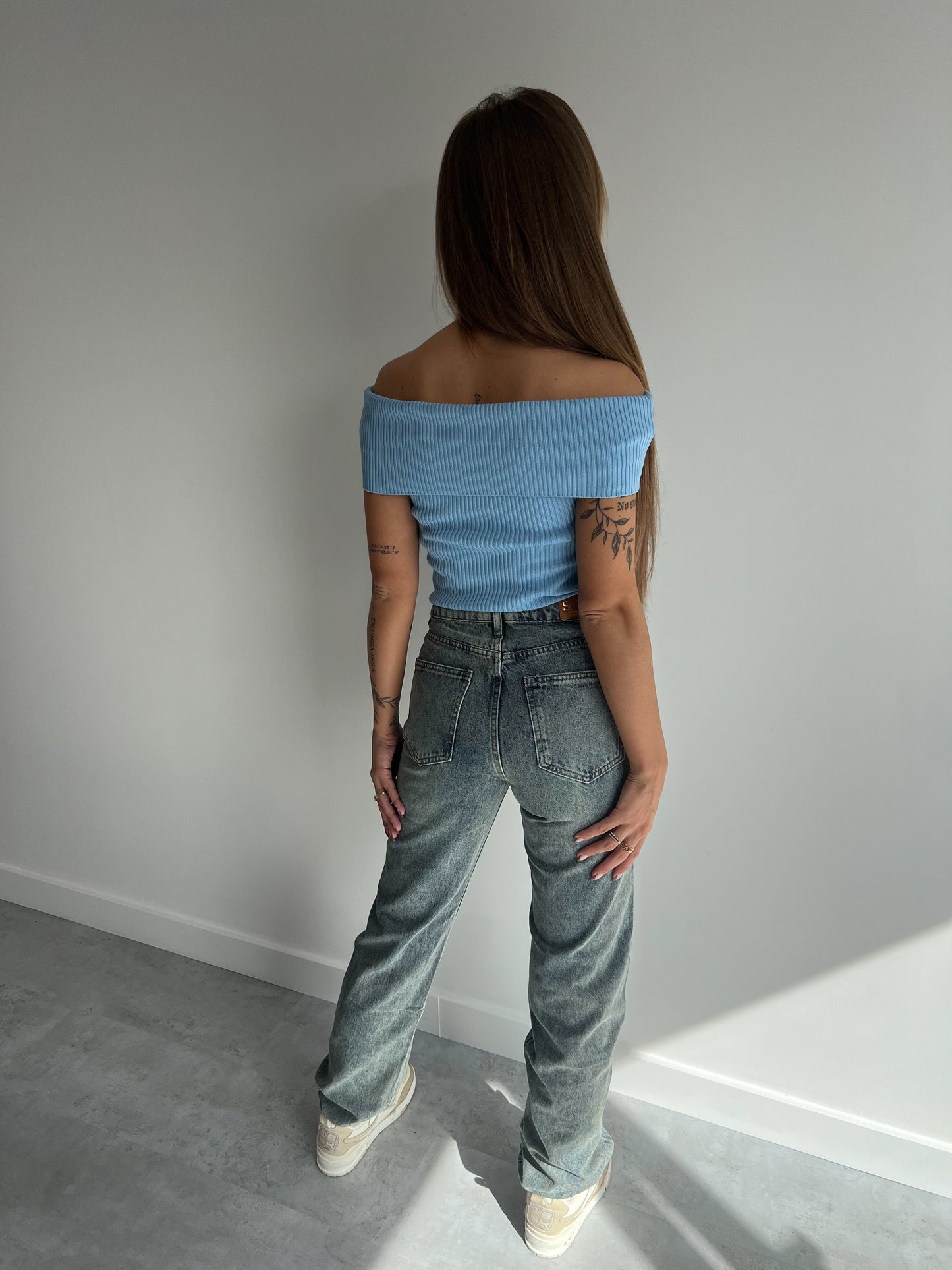 1083 ASYMMETRIC JEANS