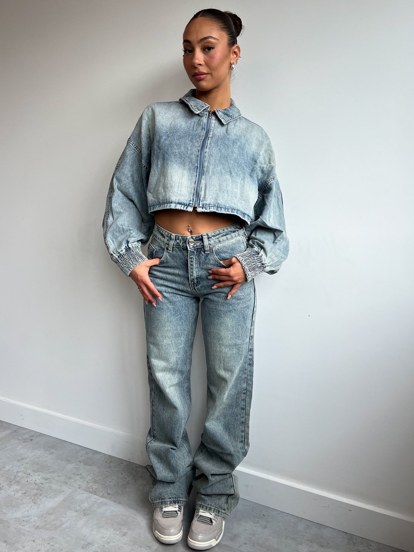 1004 MEDIUM WAIST VINTAGE JEANS