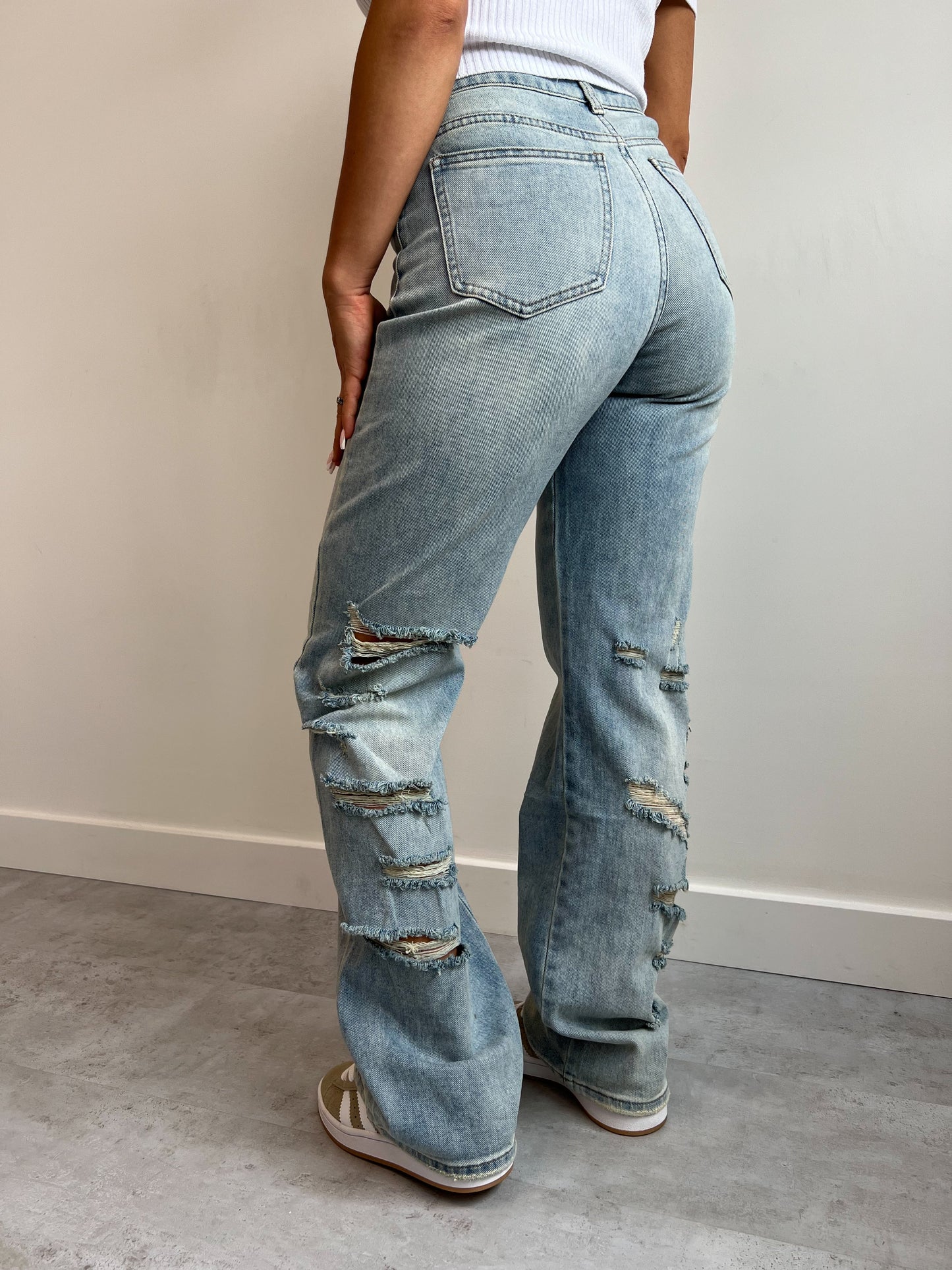 805 BACK RIPS STRETCH JEANS