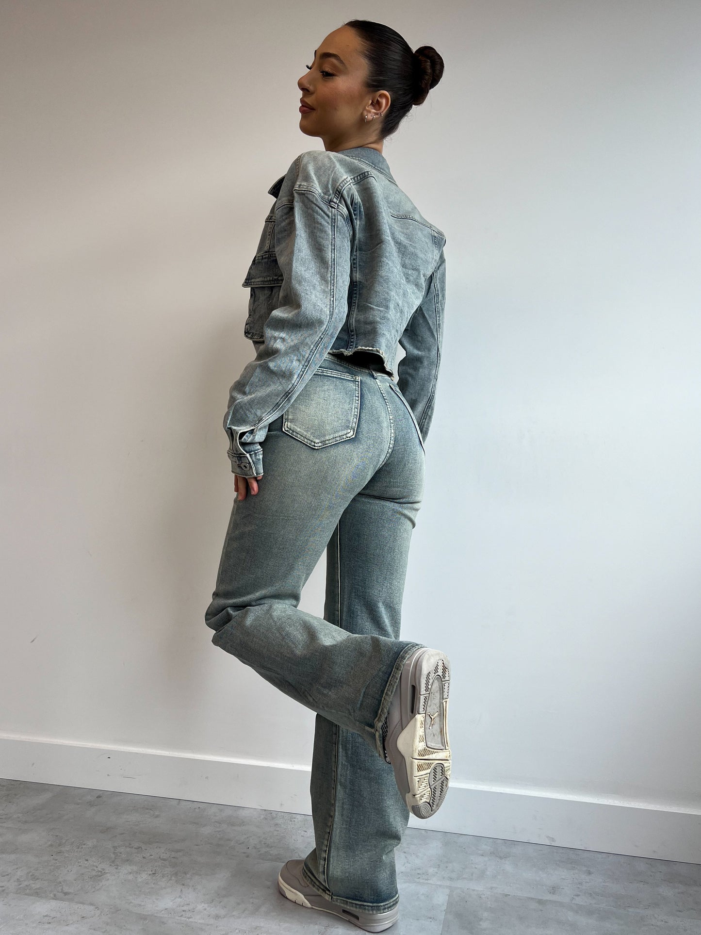 STRETCHY VINTAGE WASH JEANS