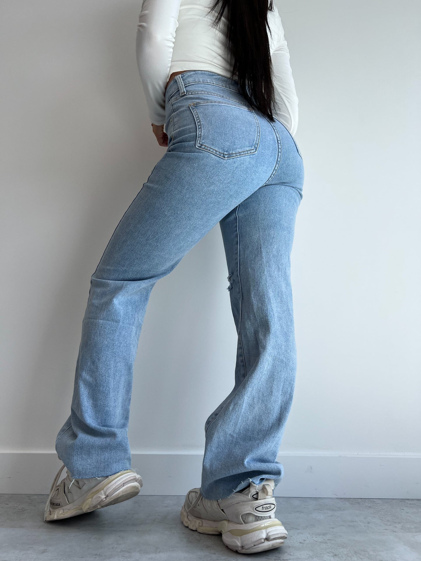 WIDE LEG STRETCH RIPPED JEANS